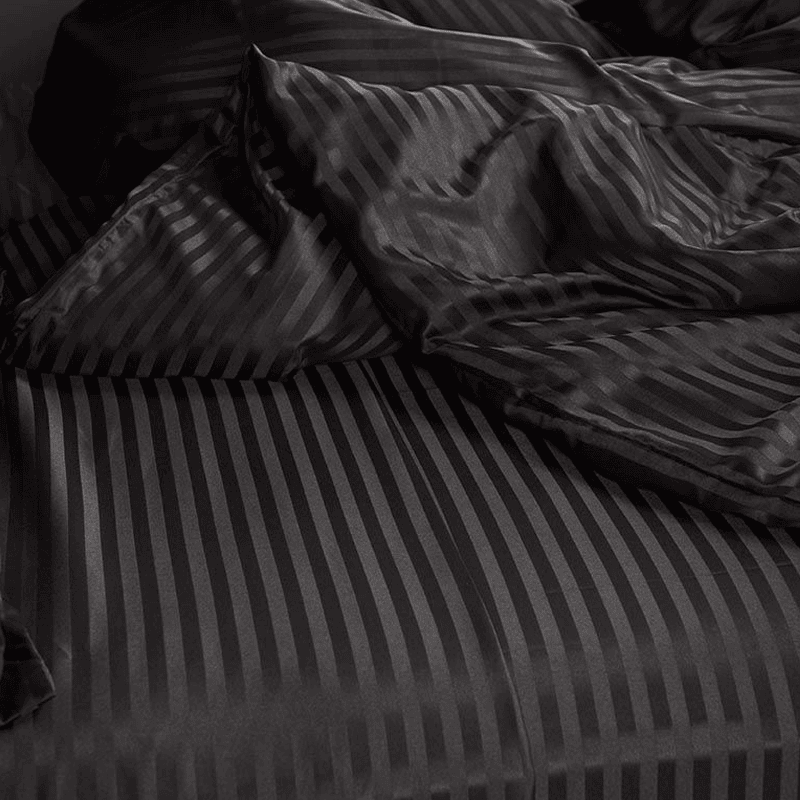 COUETTE RAYÉE SATINÉE GRISE – Image 3