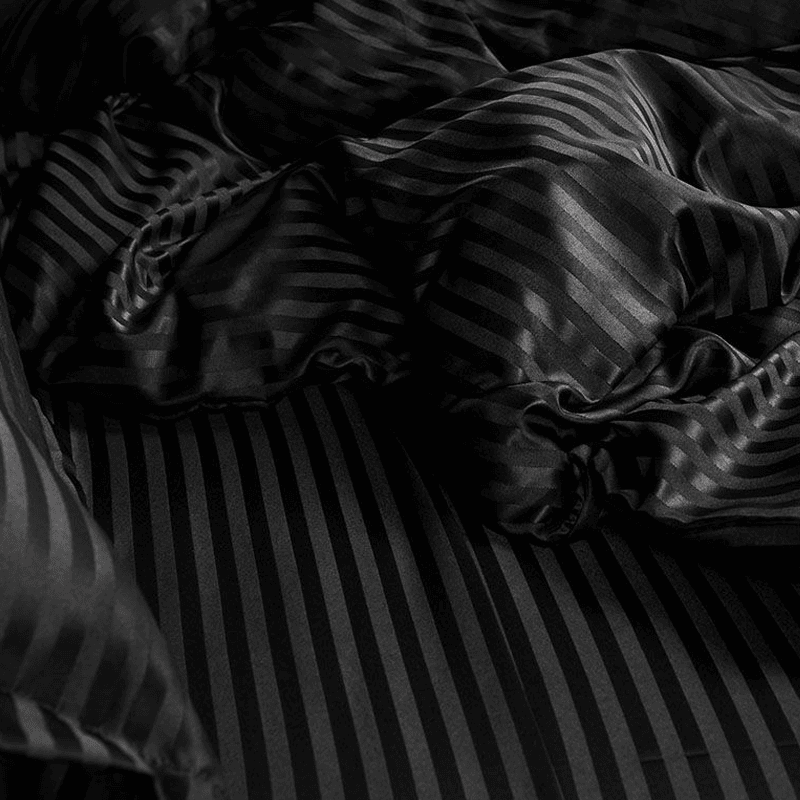 COUETTE RAYÉE SATINÉE NOIRE – Image 4